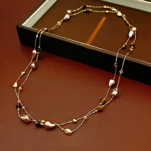 Collana vintage francese a strati con occhio di tigre e perle su base in pelle