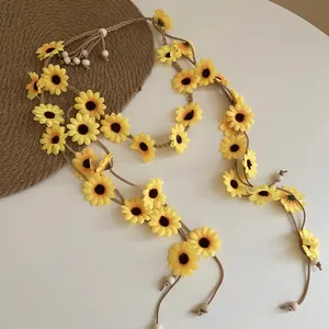 Böhmisches Sonnenblumen-Stirnband mit gelben Blüten und gewebter Kordel