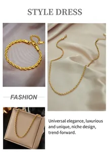 Detailansicht der goldenen Kordelkette auf einem minimalistischen Vintage-Schmuckset