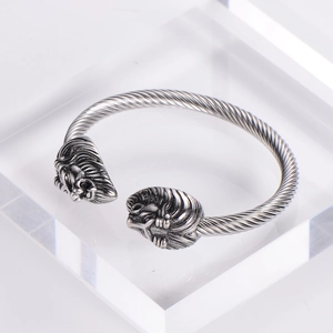 Retro stainless steel twisted wire lion head open bracelet in silver finish