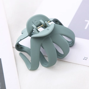 Macro detail of 8cm matte green octopus hair claw clip with durable metal spring