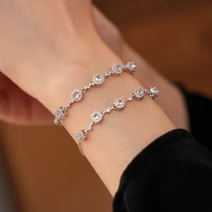 Bracelets géométriques minimalistes en argent avec zircons étincelants de taille ronde