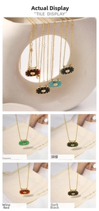 Détails des colliers à pendentif ovale plaqué or 18 carats avec incrustation de pierres