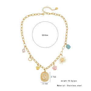 Collier en acier inoxydable doré avec pendentifs soleil, fleur, papillon et turquoise