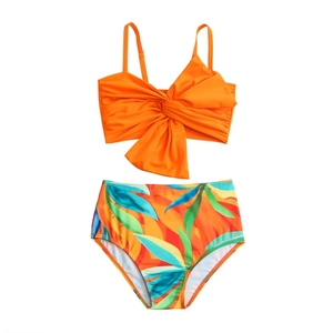Bikini sirène orange vif avec imprimé feuilles tropicales et grand nœud