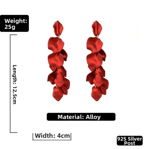 Détails des boucles d'oreilles pétales de rose rouges avec aiguille en argent 925