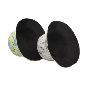 Chapeaux bob à imprimé fleuri jaune et motifs tropicaux de palmiers pour soleil
