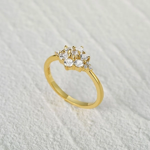 Classic S925 sterling silver daisy flower ring with sparkling zircon stones in gold finish