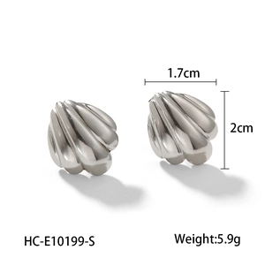 Silver seashell stud earrings measuring 2cm by 1.7cm with weight specifications