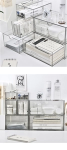 Detailansicht der stapelbaren Schreibtisch-Organizer aus transparentem Acryl mit Schubladen