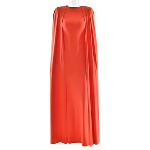 Elegante abito lungo da sera arancione con scialle a pieghe per donna vestibilità slim