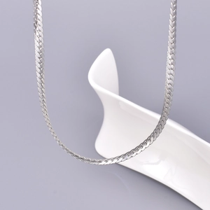 Collier à chaîne cubaine en acier inoxydable argenté poli avec un design élégant hip-hop