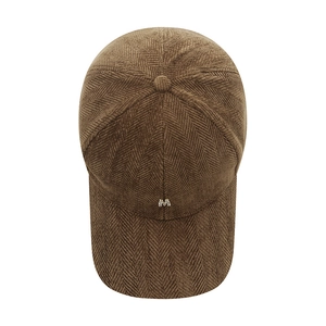 Dunkelbraune Fischgräten-Baseballkappe mit M-Strasslogo im klassischen Vintage-Stil