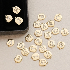 Vergoldete Kupfer Zirkonia Anfangsbuchstaben Anhänger Quadratische Charms Für DIY Schmuckherstellung Halsketten Armbänder