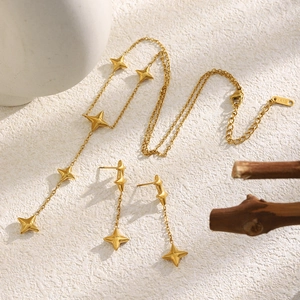 Parure minimaliste en acier inoxydable plaqué or 18K avec collier et boucles d'oreilles