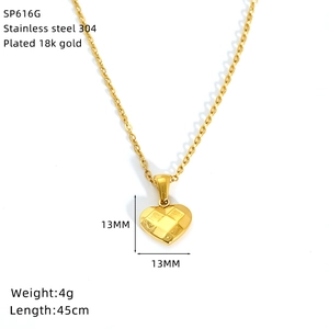 Detail of 18k gold plated 304 stainless steel heart pendant with 45cm chain dimensions