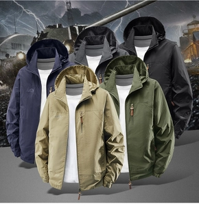 Detail von fünf mehrfarbigen Outdoor-Kapuzenjacken mit verstellbaren Bündchen und Taschen