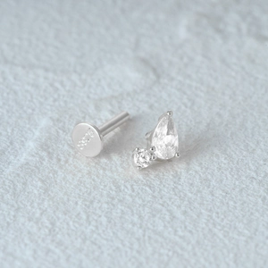 Detailed close-up of S925 sterling silver earrings featuring two sparkling zircon stones