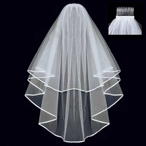 Eleganter zweilagiger Brautschleier in Weiß mit Satinrand und integriertem Metallhaarkamm