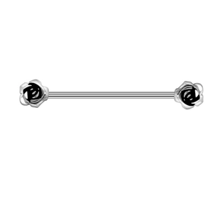 Dettaglio del piercing industriale con teste di rose argentate e smalto nero