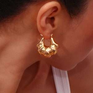 Chunky gold ribbed hoop earrings with hollow statement design for a minimalist style