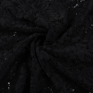 Détail macro de la dentelle florale complexe et de la texture en maille d'une robe de plage