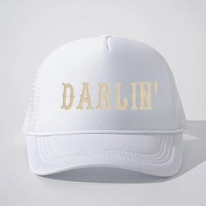 Vintage Trucker Cap in Weiß mit DARLIN-Stickerei, Schaumstofffront und Mesh-Rückseite
