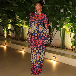 Robe longue léopard rétro coupe ajustée avec décolleté ajouré et manches évasées