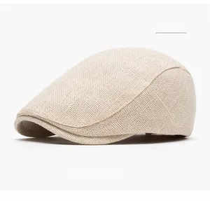 Détail du tissu en coton et lin beige respirant sur cette casquette plate classique