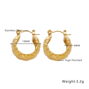 Macro detail of high polished stainless steel braided U-shape earrings with size dimensions