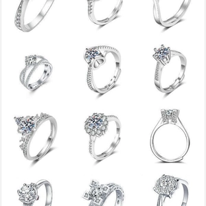Ensemble de douze bagues en moissanite argentée aux styles variés et anneaux réglables