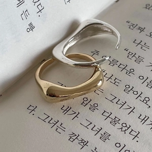 Minimalistische S925 Sterlingsilber Ringe mit unregelmäßigem Wellendesign in Silber und Gold