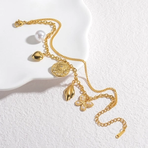Bracelet en acier inoxydable doré avec charms papillon, cœur et œil avec perles
