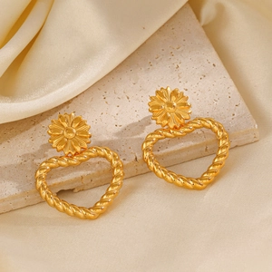 Boucles d'oreilles cœur plaquées or 18 carats avec motif marguerite sur pierre