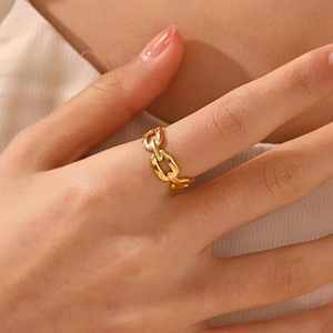 Chic 18K gold plated stainless steel geometric oval chain ring for women in a lifestyle view