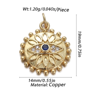 Detailansicht des Evil Eye Messing-Anhängers mit Maßen, Gewicht und blauem Kristall