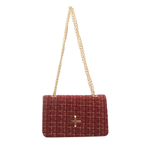Sac bandoulière classique en tweed bordeaux avec chaîne dorée et fermoir rotatif