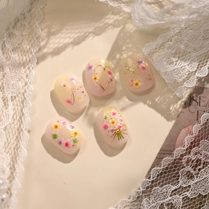 French floral press-on nails with 3D dried flowers, pearls and gold wire accents
