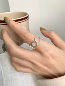 Detailed view of S925 sterling silver chain ring design worn on finger for jewelry detail