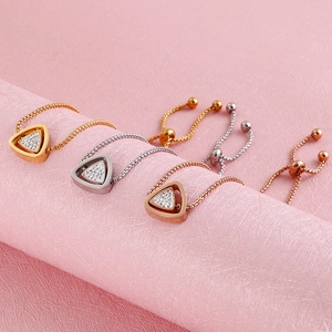 Bracelets géométriques en acier inoxydable avec breloques triangles en or et argent