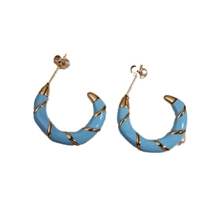 French vintage style sky blue enamel C-shaped hoop earrings with gold spiral texture