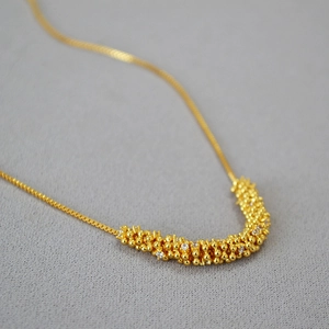 Elegante collana placcata in oro con ciondolo di zirconi su catena a maglia veneziana