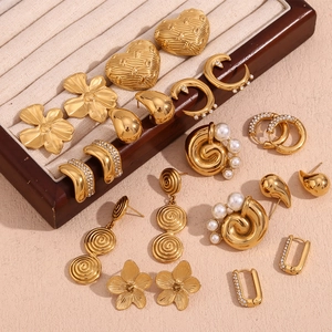 Retro 18K gold plated geometric crescent moon stud earrings with zircon and pearl set
