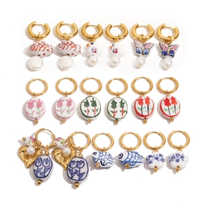 Set di orecchini in acciaio inossidabile e ceramica con ciondoli a farfalla e perle