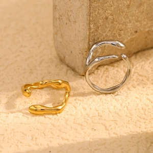 Bagues ouvertes aux lignes de lave irrégulières plaquées or 18 carats et argent