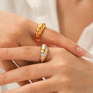 Croissant Twist Ring Stainless Steel 18K Gold Plated Two Tone French Vintage Niche Design Jewelry For Women