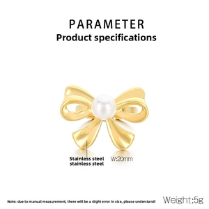 Detail view of gold stainless steel bow ring with white pearl and 20mm width spec