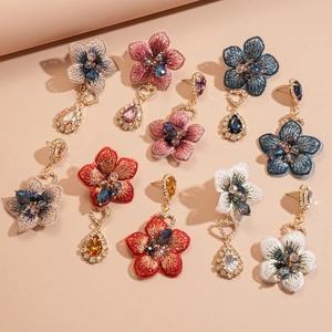 Boucles d'Oreilles Pendantes Asymétriques en Tissu Forme Fleur Avec Tige en Argent Sterling 925 Strass Cœur Bijoux Femme