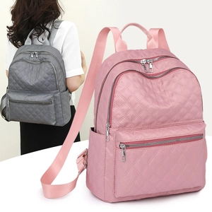 Mochilas acolchadas en rosa y gris con múltiples bolsillos con cremallera para diario