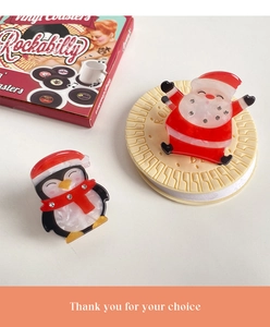 Détail de pinces à cheveux en acétate de Noël avec Père Noël, pingouin et strass